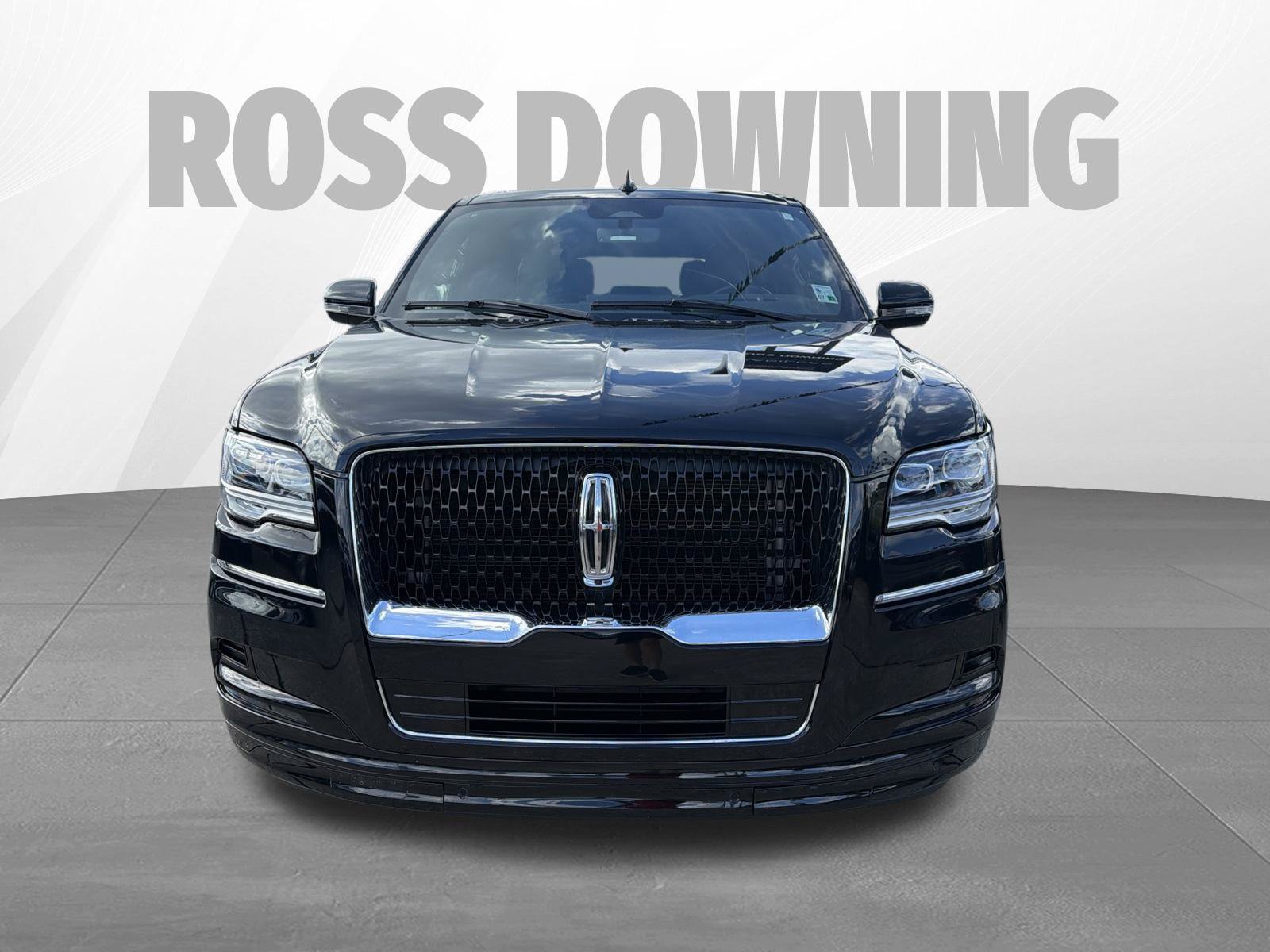 Used 2023 Lincoln Navigator L Reserve RWD image 2