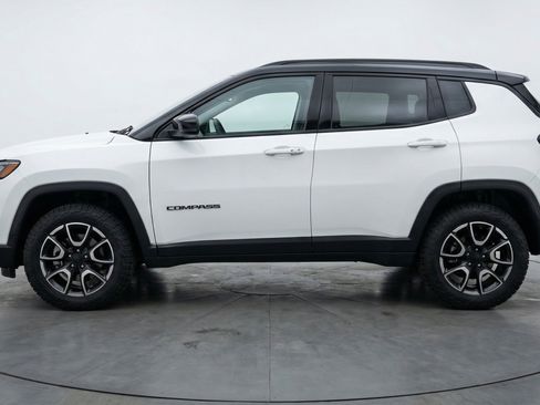Used 2025 Jeep Compass Trailhawk AWD/4WD image 5