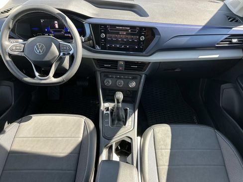 Used 2022 Volkswagen Taos SE image 13