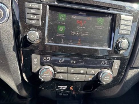 Used 2019 Nissan Rogue SV w/ Premium Package image 10