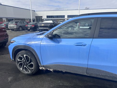 Used 2024 Chevrolet Trax RS w/ Sunroof Package image 4