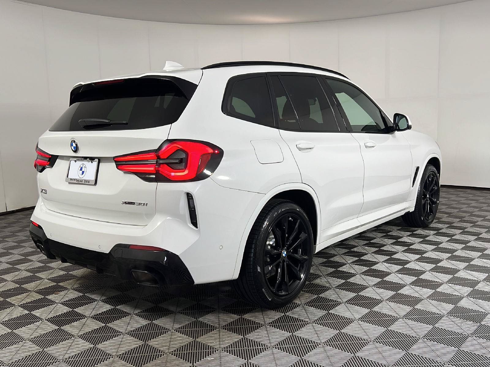 Used 2023 BMW X3 xDrive30i w/ M Sport Package AWD/4WD image 5