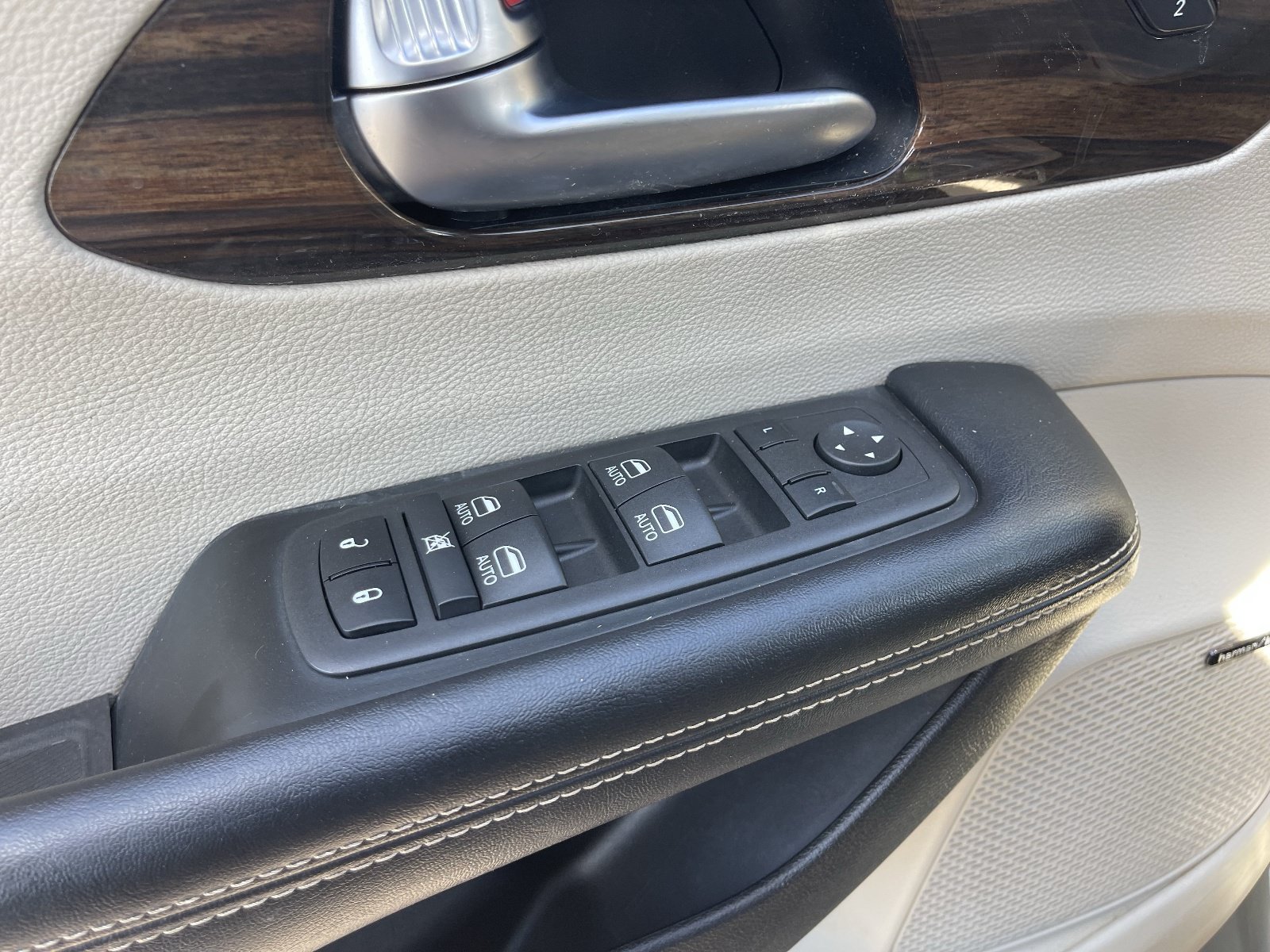 Used 2021 Chrysler Pacifica Limited w/ Premium & Safety Sphere Group AWD/4WD image 23