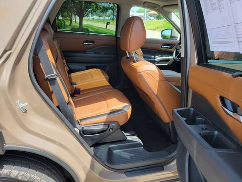 Certified 2024 Nissan Pathfinder Platinum w/ Cargo Package AWD/4WD image 50