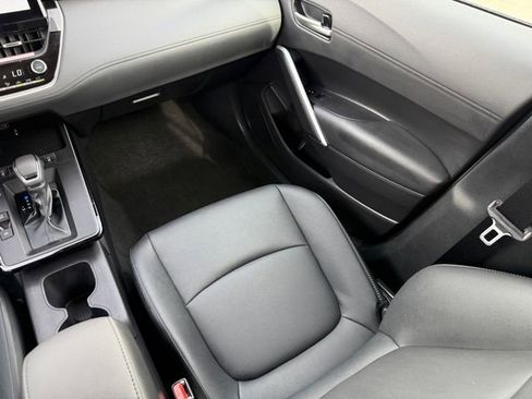 Used 2026 Toyota Corolla Cross XLE w/ Convenience Package image 27