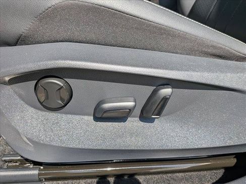 Used 2023 Volkswagen Tiguan SE R-Line FWD image 25