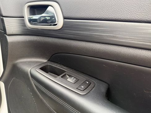 Used 2020 Jeep Grand Cherokee Altitude AWD/4WD image 41