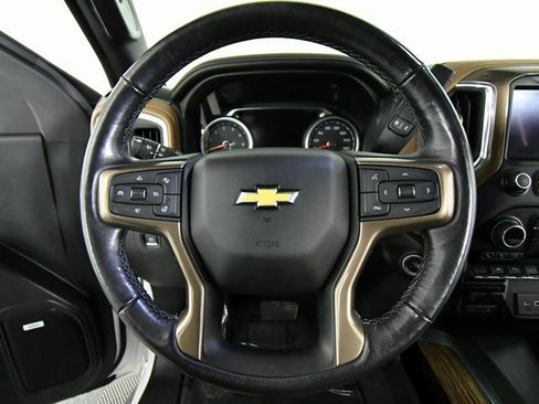 Used 2022 Chevrolet Silverado 1500 High Country w/ Safety Package II image 2