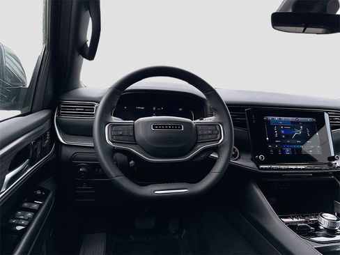 Used 2024 Jeep Wagoneer Series III image 23