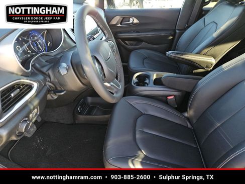 New 2026 Chrysler Voyager LX image 18