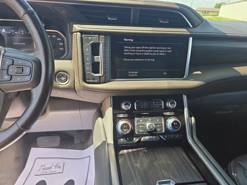 Used 2021 GMC Yukon XL Denali AWD/4WD image 16