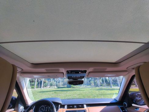 Used 2019 Land Rover Range Rover Sport Supercharged AWD/4WD image 28