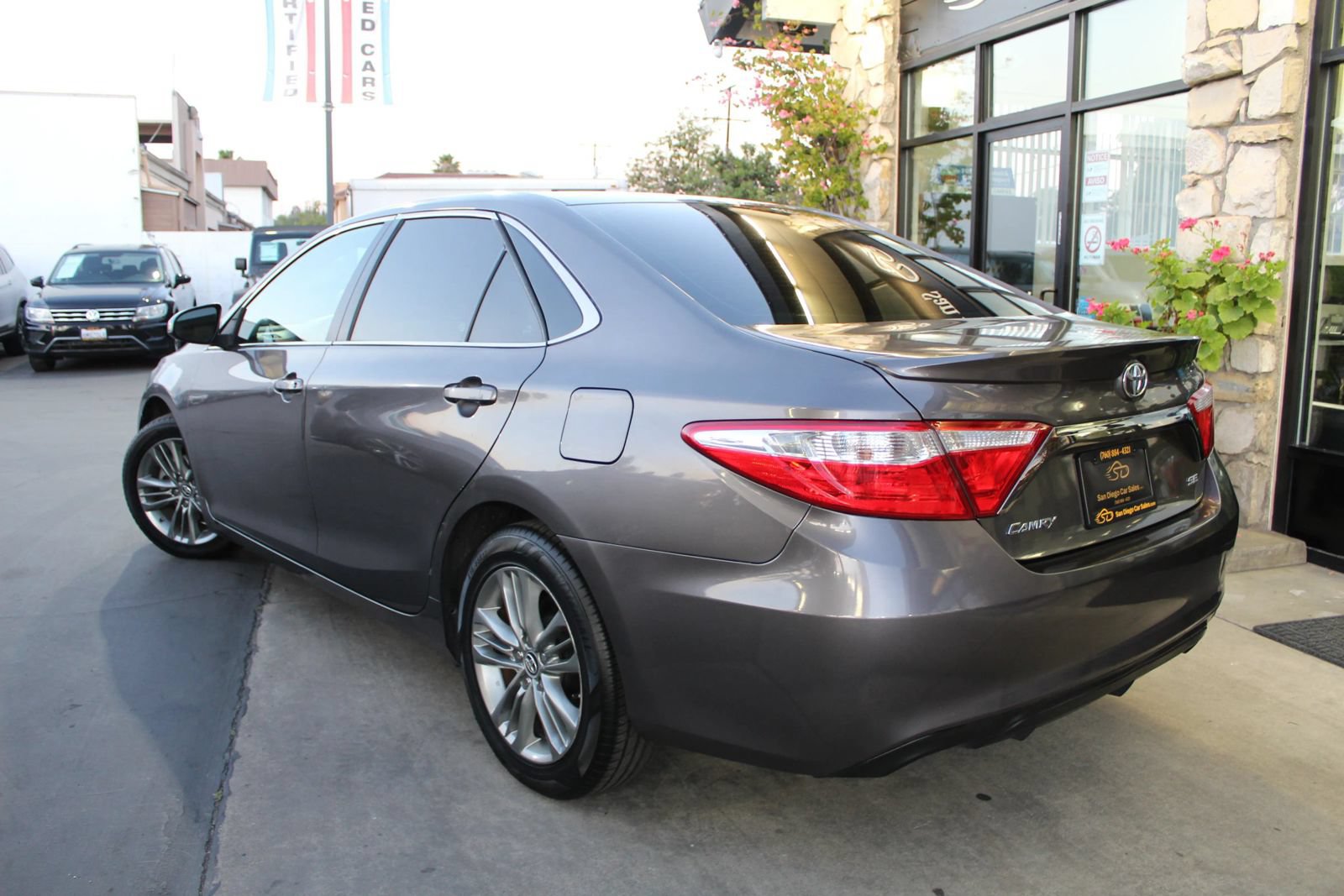Used 2016 Toyota Camry SE FWD image 3