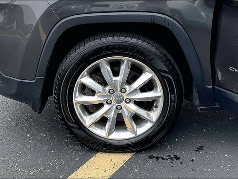 Used 2016 Jeep Cherokee Limited AWD/4WD image 10