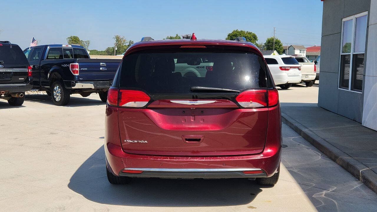 Used 2020 Chrysler Pacifica Touring-L Plus w/ Tire & Wheel Group FWD image 5