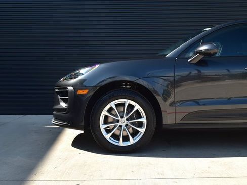 Certified 2025 Porsche Macan image 40