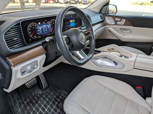 Used 2024 Mercedes-Benz GLS 450 4MATIC image 10