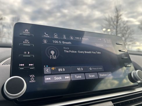 Used 2022 Honda Accord Touring image 13