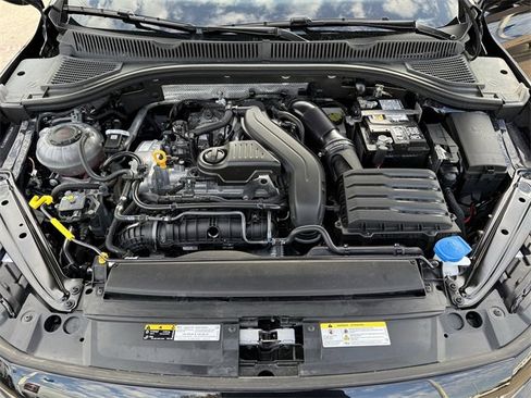 Certified 2025 Volkswagen Jetta SE w/ Sunroof Package image 27