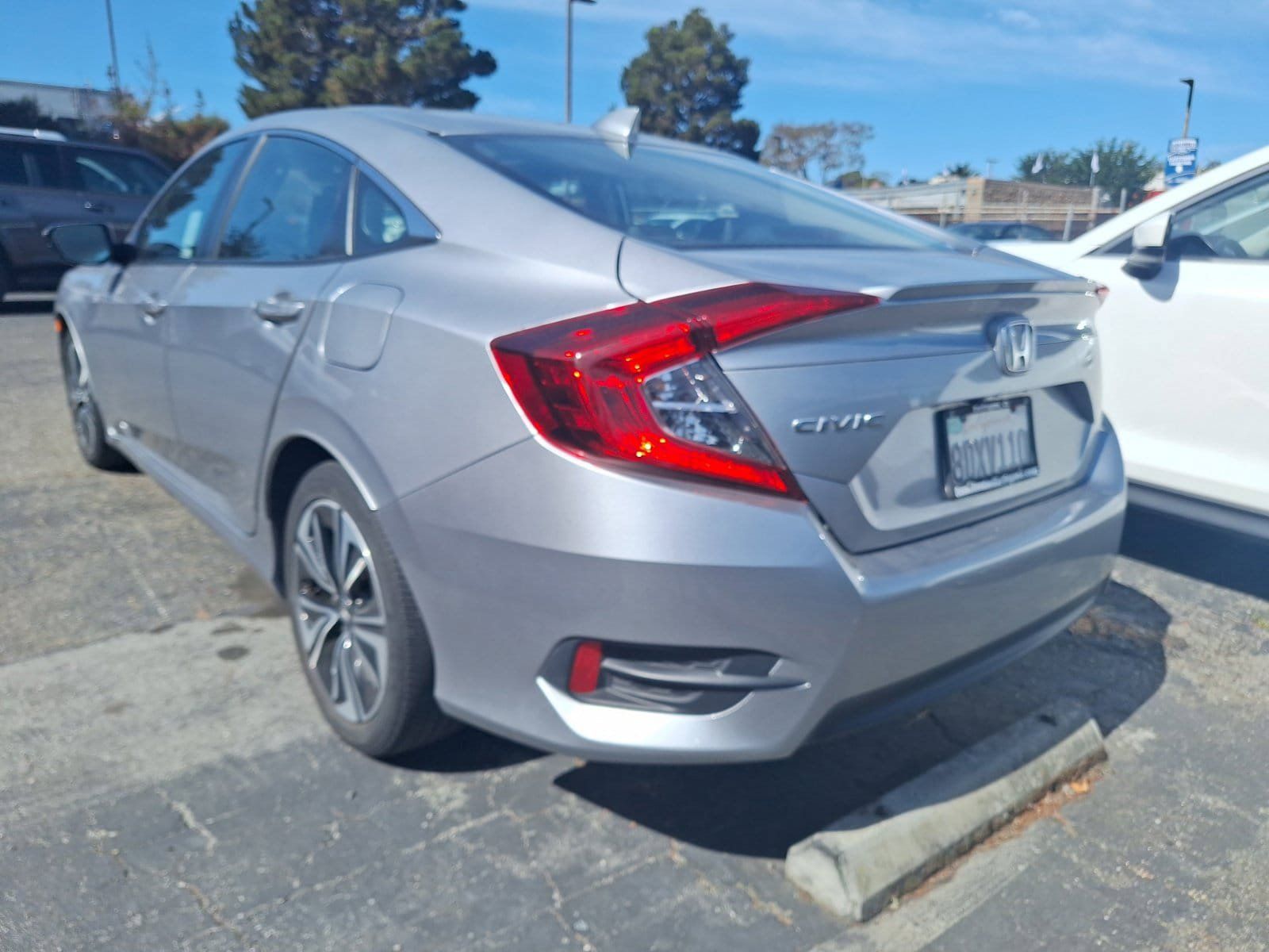 Used 2018 Honda Civic EX-L image 4