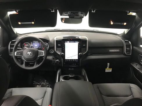 New 2026 RAM 1500 4x4 Crew Cab image 32