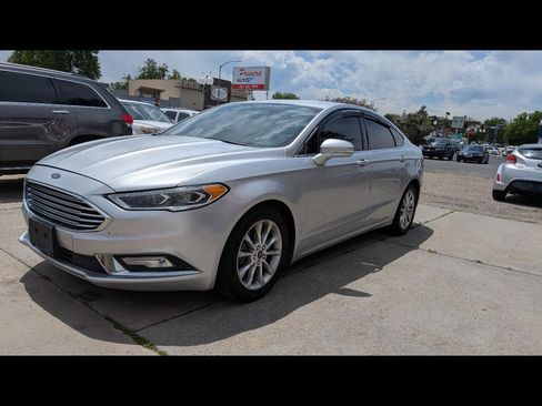 Used 2017 Ford Fusion SE FWD image 1