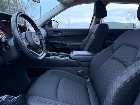 Used 2025 Nissan Pathfinder SV image 28