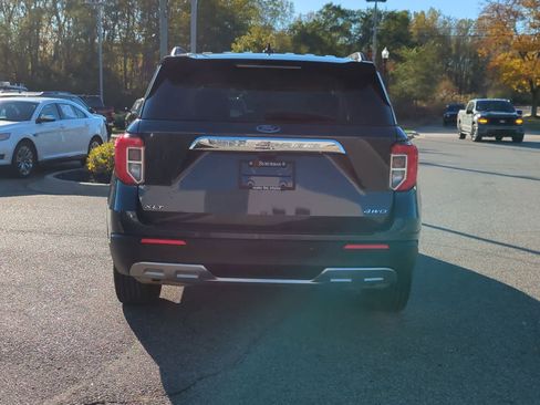 Used 2022 Ford Explorer XLT w/ Equipment Group 202A image 7
