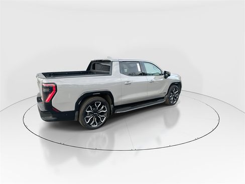 Used 2025 GMC Sierra EV Denali image 8