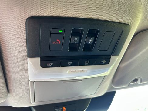 Used 2023 Nissan Pathfinder SV w/ SV Premium Package FWD image 31