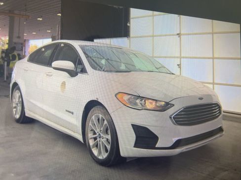 Used 2019 Ford Fusion SE FWD image 6