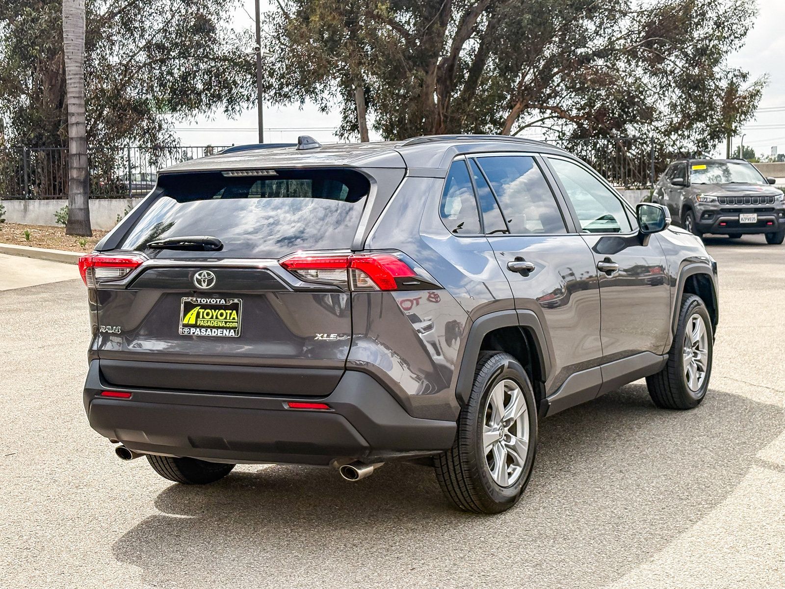 Used 2023 Toyota RAV4 XLE w/ Convenience Package FWD image 6