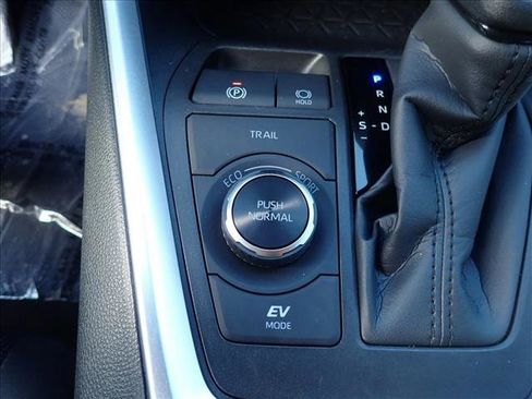 Used 2025 Toyota RAV4 LE AWD/4WD image 20