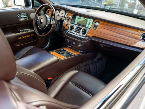 Used 2016 Rolls-Royce Wraith image 8