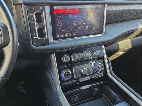 Used 2021 GMC Yukon Denali image 21