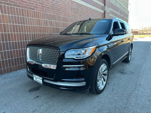 Used 2023 Lincoln Navigator L Reserve image 4