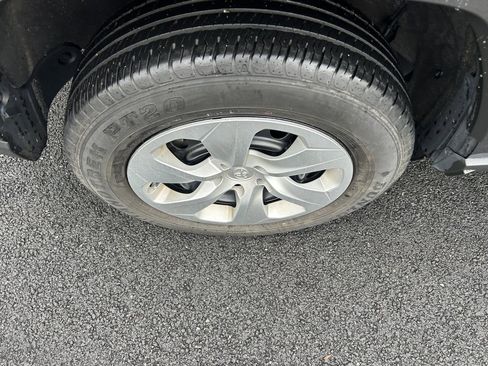 Certified 2022 Toyota RAV4 LE image 24