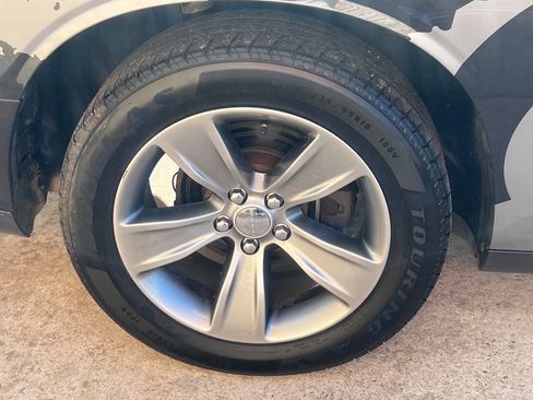 Used 2019 Dodge Challenger SXT image 10