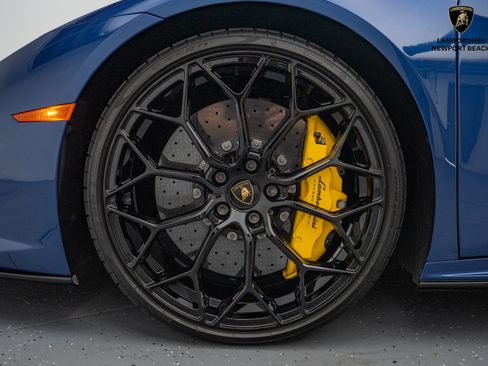 Used 2023 Lamborghini Huracan EVO image 39