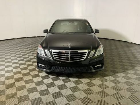 Used 2011 Mercedes-Benz E 550 4MATIC Sedan image 3