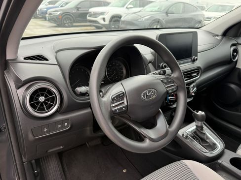 Used 2022 Hyundai Kona SE image 4