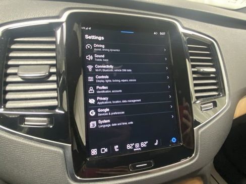 Used 2025 Volvo XC90 B5 Plus image 23