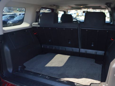 Used 2010 HUMMER H3 image 21