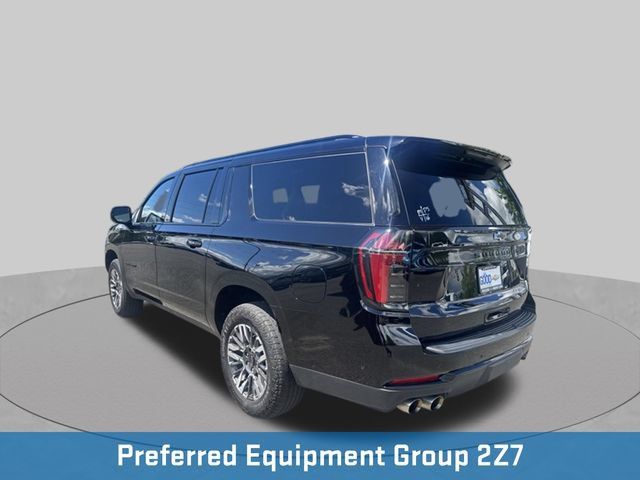 Used 2025 Chevrolet Suburban Z71 AWD/4WD image 3