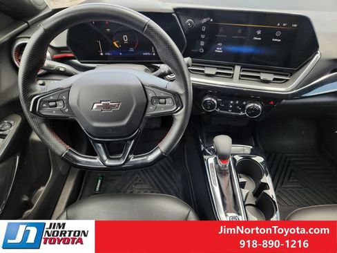 Used 2025 Chevrolet Trax RS w/ Driver Confidence Package FWD image 27