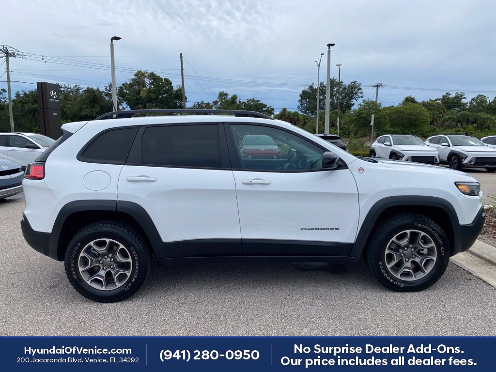 Used 2022 Jeep Cherokee Trailhawk w/ Premium Leather Package AWD/4WD image 33