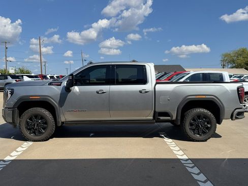 Used 2024 GMC Sierra 2500 AT4 w/ AT4 Premium Plus Package AWD/4WD image 4