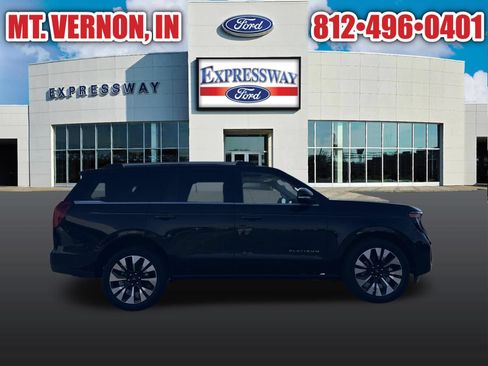 Used 2025 Ford Expedition Platinum w/ Driver's Package AWD/4WD image 4