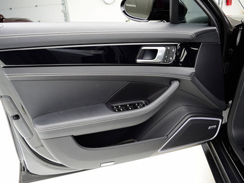 Used 2023 Porsche Panamera GTS image 38