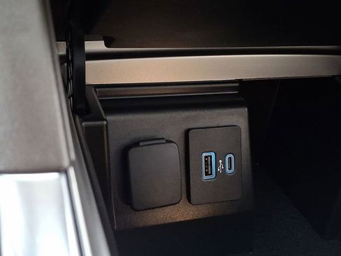 Used 2022 Ford Explorer Platinum w/ Technology Package image 26